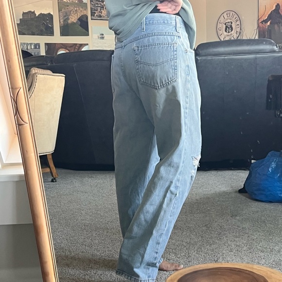 Carhartt Light Wash denim Jean, distressed - Picture 3 of 11